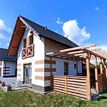 Feriehus Dom W Gorach Lomnica (Jelenia Gora)